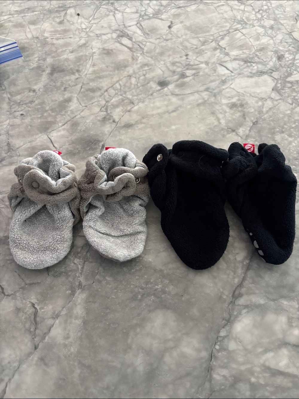 Zutano Kids Cozy Fleece Booties - Gray and Black